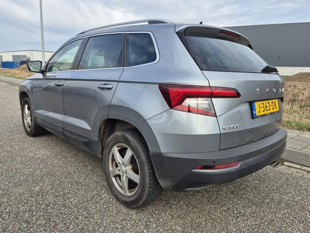 Skoda Karoq 1.0 TSI Business Edition Parkeersensoren / Stoelverwarming.