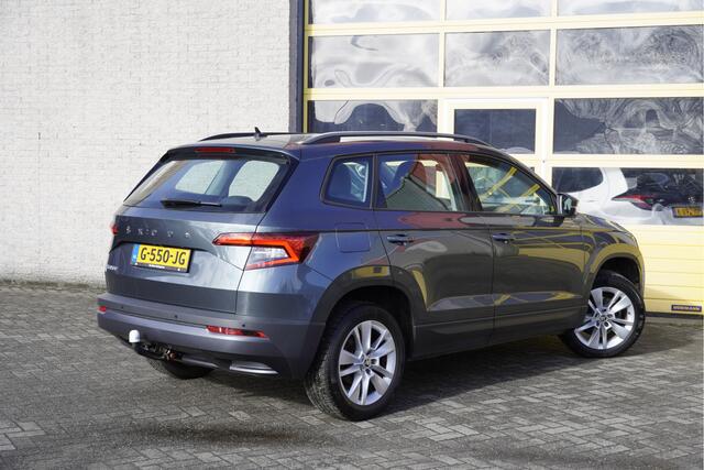 Skoda Karoq 1.0 TSI Ambition BJ2019 Lmv 17" | Led | Pdc | Afneembare trekhaak | Achteruitrijcamera | App-Connect | Airco | Cruise control