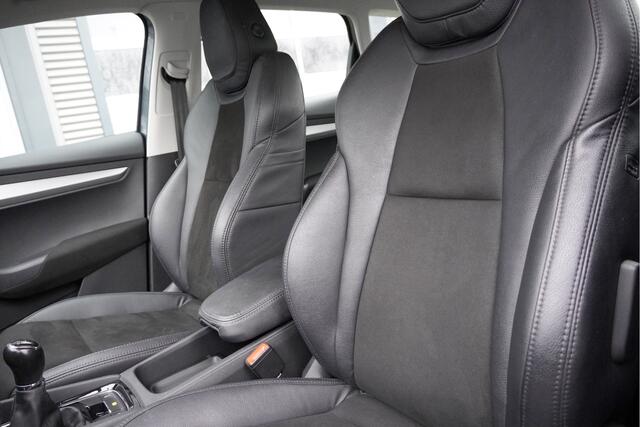 Skoda Karoq 1.0 TSI Ambition BJ2019 Lmv 17" | Led | Pdc | Afneembare trekhaak | Achteruitrijcamera | App-Connect | Airco | Cruise control