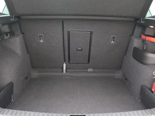 Skoda Karoq 1.5 TSI ACT Business Edition 150PK DSG Achteruitrijcamera, Navi via Apple Carplay/Android Auto, Keyless, Stoel-Stuurverwarming, Clima, 17" LM Velgen