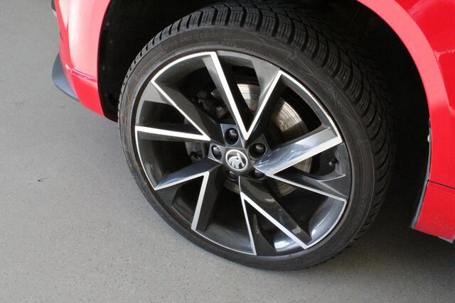 Skoda Karoq 1.5 TSI ACT Sportline Business | 19'LMV | TREKHAAK | DAB-RADIO | CAMERA | NAVIGATIE | CRUISE | STOEL-VERW |