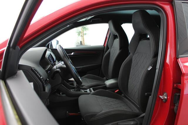 Skoda Karoq 1.5 TSI ACT Sportline Business | 19'LMV | TREKHAAK | DAB-RADIO | CAMERA | NAVIGATIE | CRUISE | STOEL-VERW |