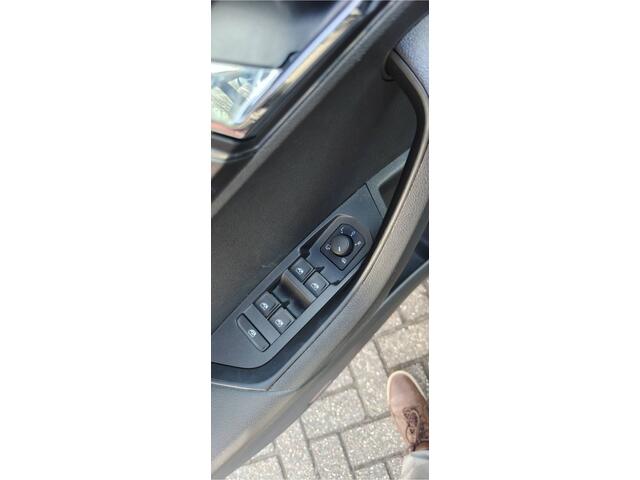 Skoda Karoq 1.5 TSI 150pk Style Navigatie Stoelverwarming Keyless Stoelgeheugen Camera