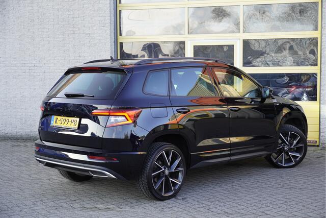 Skoda Karoq 150PK! Automaat Sportline Business BJ2021 | Lmv 19" | Led V+A | Keyless entry | Pdc V+A | Panoramadak | Elek. trekhaak | Verwarmde voorruit | Achteruitrijcamera | App-Connect | Navi | Virtual cockpit | Voorstoelen verwarmd/stuur
