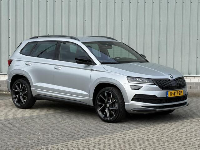 Skoda Karoq 1.5 TSI ACT Sportline Business / Nederlandse Auto / Dealer Onderhouden / All Seasonbanden / Trekhaak 1500 KG / Navigatie / Stoel- en Stuurverwarming / Adaptive Cruise Control / Voorruitverwarming / Climate Control /