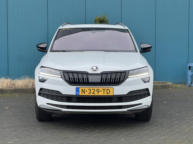 Skoda Karoq 1.5 TSI DSG AUT. Sportline Business PANO | CANTON.AUDIO | CARPLAY | TREKH.ELEK | STUUR/STOELVERW | DIGI.DASHB | ADAPT.CRUISE | CAM | LED | NAV | PDC | LMV