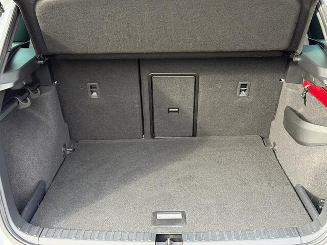 Skoda Karoq 1.5 TSI ACT Sportline Business Trekhaak | Camera | Keyless | Pano