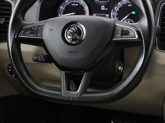 Skoda Karoq 1.5 TSI Business Edition | Panoramadak | Leder | Stoelverwarming | Adaptive cruise | Side Assist | Carplay | Navigatie | Camera | Navigatie | Full LED | Climate control | Parkeerhulp