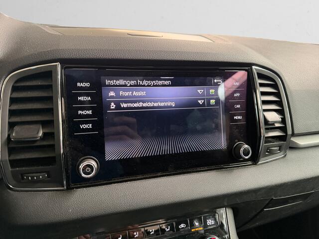 Skoda Karoq 1.5 TSI ACT Business Edition+ Aut- Panoramadak, Keyless, Carplay, Android Auto, Camera, Leder Interieur