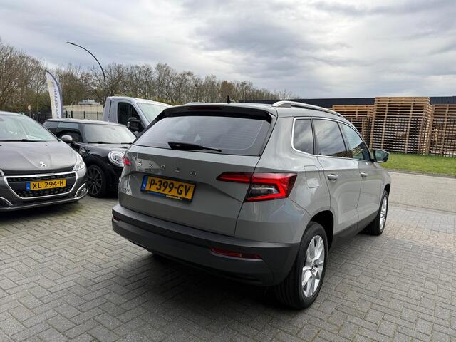 Skoda Karoq 1.5 TSI ACT Business Edition Plus | 1E EIGENAAR | 12MND GARANTIE | AUTOMAAT | LED | SFEERLICHT | TREKHAAK |