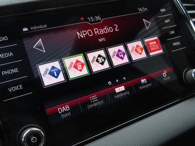 Skoda Karoq 1.5 TSI ACT Sportline Business DSG | pano dak | trekhaak wegklapbaar | canton soundsystem | verwarmbare voorruit |