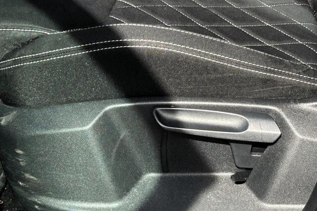 Skoda Karoq 1.5 TSI ACT 150pk DSG Sportline STOELVERWARMING LED AUTOMAAT 19" LICHTMETAAL