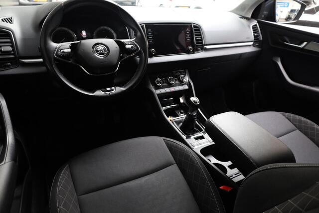 Skoda Karoq 1.0 TSI Business Edition Plus TREKHAAK-ELEC. CAMERA STOELVERWARMING CARPLAY SFEERVERLICHTING DAB NAVI 2xPDC ENZ.