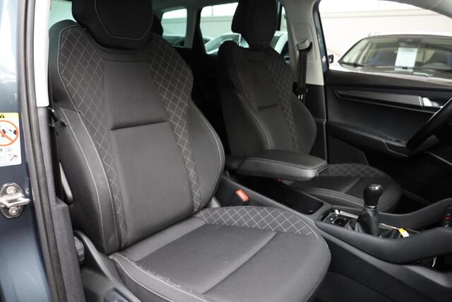 Skoda Karoq 1.0 TSI Business Edition Plus TREKHAAK-ELEC. CAMERA STOELVERWARMING CARPLAY SFEERVERLICHTING DAB NAVI 2xPDC ENZ.