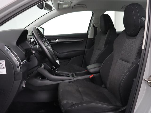 Skoda Karoq 1.5 TSI Business Edition Plus | Stoelverwarming | Trekhaak | Camera | Carplay | Navigatie | Keyless | Full LED | Verwarmde voorruit | Parkeerhulp | Climate control | DAB | Cruise control