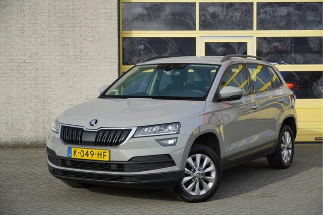 Skoda Karoq 1.5 TSI ACT 150PK! Automaat Business Edition BJ2021 Lmv 16" | Led V+A | Pdc | Trekhaak | Verwarmde voorruit | App-Connect | Navi | Climate control | Cruise control | Verwarmd stuur | Verwarmde voorstoelen | Getint glas