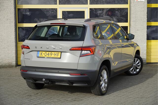 Skoda Karoq 1.5 TSI ACT 150PK! Automaat Business Edition BJ2021 Lmv 16" | Led V+A | Pdc | Trekhaak | Verwarmde voorruit | App-Connect | Navi | Climate control | Cruise control | Verwarmd stuur | Verwarmde voorstoelen | Getint glas