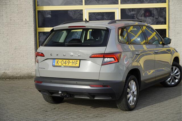 Skoda Karoq 1.5 TSI ACT 150PK! Automaat Business Edition BJ2021 Lmv 16" | Led V+A | Pdc | Trekhaak | Verwarmde voorruit | App-Connect | Navi | Climate control | Cruise control | Verwarmd stuur | Verwarmde voorstoelen | Getint glas