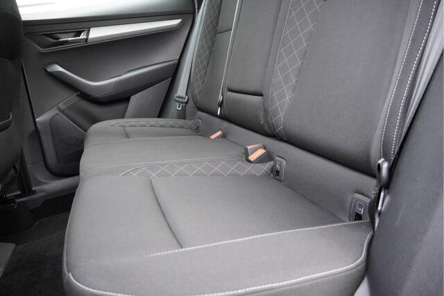 Skoda Karoq 1.5 TSI ACT 150PK! Automaat Business Edition BJ2021 Lmv 16" | Led V+A | Pdc | Trekhaak | Verwarmde voorruit | App-Connect | Navi | Climate control | Cruise control | Verwarmd stuur | Verwarmde voorstoelen | Getint glas