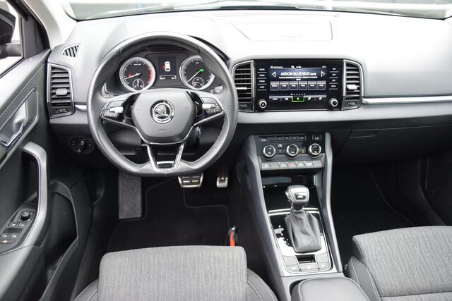 Skoda Karoq 1.5 TSI ACT 150PK Business Edition Plus DSG Automaat | Org. NL | BOVAG Garantie | Trekhaak | Panoramadak | Sportstuur | Full LED | Achteruitrijcamera | Navigatie | All Season Banden |