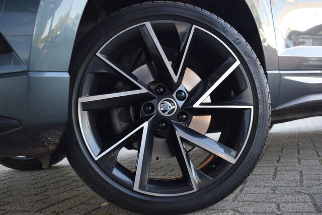 Skoda Karoq 1.5 TSI ACT Sportline Business | Adaptieve Cruise | Elektrische Kofferbak | Apple Carplay & Android Auto | 19" Lichtmetalen velgen