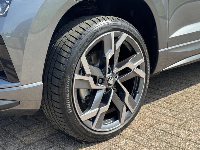 Skoda Karoq 1.5 TSI ACT Sportline Business | PANORAMADAK | 19 inch lichtmetalen velgen | Sportstoelen | Stoelverwarming |