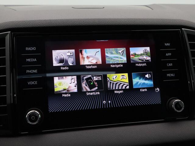 Skoda Karoq 1.5 TSi 150 Pk Automaat Sportline Business | Panorama dak | Stoelverwarming | Trekhaak | Camera | CarPlay | 19 Inch | 79.362 Km !!