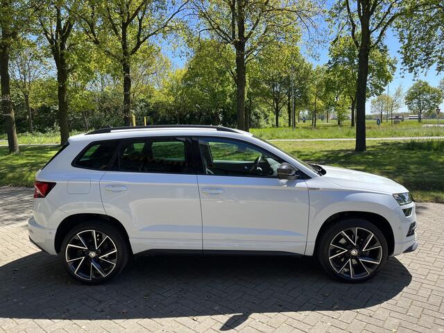 Skoda Karoq 1.5 TSI ACT Sportline Business | ACC | CAM | CARPLAY | CLIMA | KEYLESS | NAVI | PDC V&A | STOELVERW. | TREKHAAK