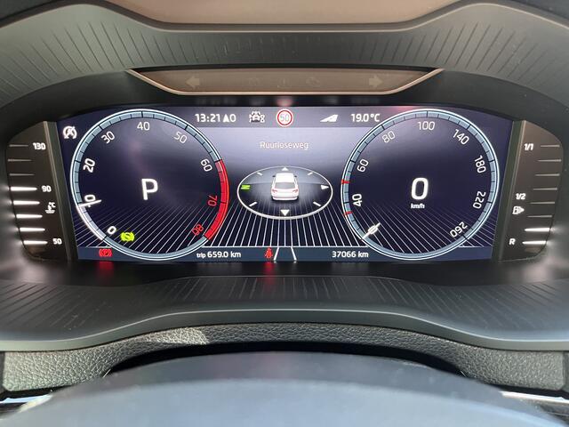 Skoda Karoq 1.5 TSI ACT Sportline Business | ACC | CAM | CARPLAY | CLIMA | KEYLESS | NAVI | PDC V&A | STOELVERW. | TREKHAAK