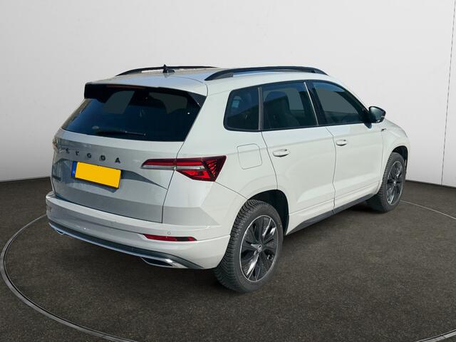 Skoda Karoq 1.5 TSI ACT RS Sportline Business Aut- Carbon, Kuipstoelen, Carplay, Android Auto, Sfeerverlichting, Keyless