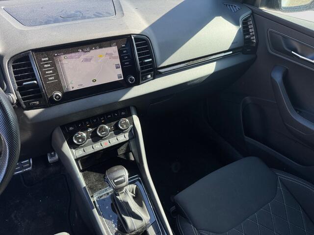Skoda Karoq 1.5 TSI ACT RS Sportline Business Aut- Carbon, Kuipstoelen, Carplay, Android Auto, Sfeerverlichting, Keyless