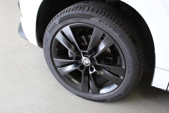 Skoda Karoq 1.5 TSI ACT Sportline Business | CANTON | TREKHAAK | ACC | BLINDSPOT | CAMERA | STOEL-VERW | NAVI | LMV |