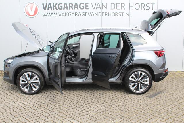 Skoda Karoq 1.5-150pk 'Selection' DSG-AUTOMAAT ! Fijne comfortabele hoogzitter, slechts 11.000km, trekgew. 1.500kg ! Aut. airco, Stuur- en stoelverwarm., Adapt. Cruise Cntrl, Climate Cntrl, Keyless entry/keyless go, Navigatie by Apple CarPlay/Android auto etc.