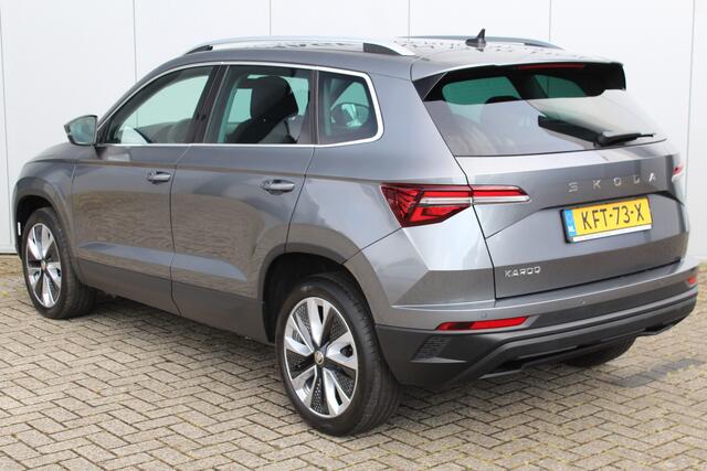 Skoda Karoq 1.5-150pk 'Selection' DSG-AUTOMAAT ! Fijne comfortabele hoogzitter, slechts 11.000km, trekgew. 1.500kg ! Aut. airco, Stuur- en stoelverwarm., Adapt. Cruise Cntrl, Climate Cntrl, Keyless entry/keyless go, Navigatie by Apple CarPlay/Android auto etc.