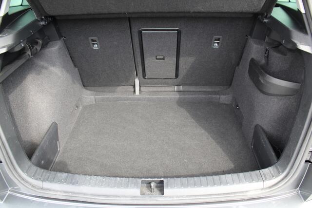Skoda Karoq 1.5-150pk 'Selection' DSG-AUTOMAAT ! Fijne comfortabele hoogzitter, slechts 11.000km, trekgew. 1.500kg ! Aut. airco, Stuur- en stoelverwarm., Adapt. Cruise Cntrl, Climate Cntrl, Keyless entry/keyless go, Navigatie by Apple CarPlay/Android auto etc.