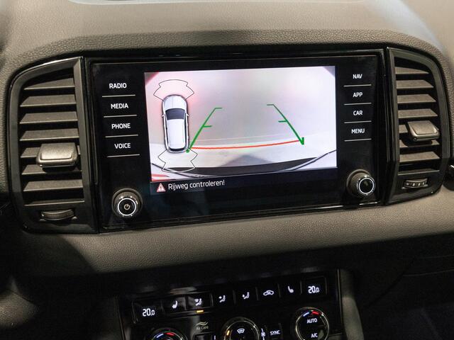 Skoda Karoq 1.5 TSI ACT Sportline Business / 150pk / Stoelverwarming voor en achter / Achteruitrij camera /