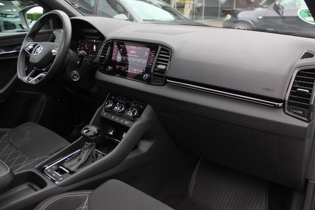 Skoda Karoq 1.5 TSI ACT Sportline Business / Camera / CarPlay / Keyless / 19'' / Stoel+Stuurverwarming / Dodehoek / DAB / ACC