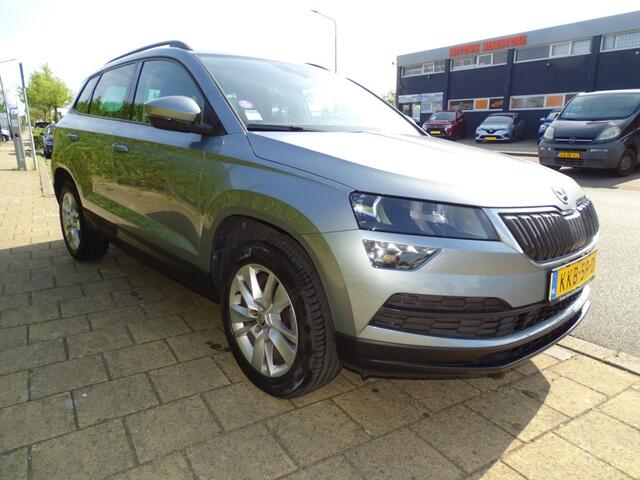 Skoda Karoq 1.0 TSI BUS. ED-Navi-Carplay-Clima-Came-Blth-Pdc