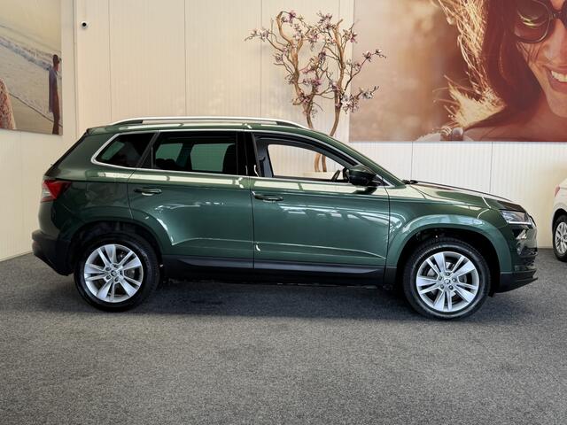 Skoda Karoq 1.5 TSI ACT STYLE NAVIGATIE CRUISE COMNTROL ELEK. VERST. BESTUURDERSSTOEL MET GEHEUGEN STOEL EN VOORRUIT VERWARMING APPLE CARPLAY/ANDROID ACHTERUITRIJCAMERA ZEER MOOI !!