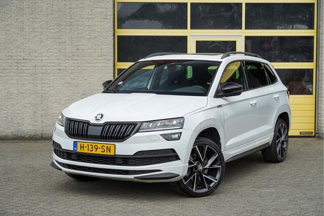 Skoda Karoq 1.5 TSI ACT 150PK! Automaat Sportline Business BJ2020 Lmv 19" | Led V+A | Pdc | Keyless | Panoramadak | Elek. achterklep | Verwarmde voorruit | Achteruitrijcamera | App-Connect | Navi | Virtual cockpit | Dashboard verlichting | Verwarmde voorstoelen