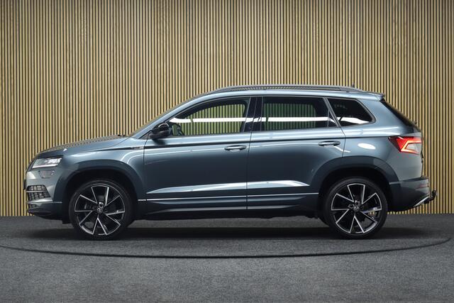 Skoda Karoq 1.5 TSI ACT Sportline Business DSG | Adaptive-cruise | Trekhaak | Camera | Clima | Stuur & Stoelverwarming | Navigatie | Virtual-Cockpit | Apple Carplay & Android Auto | Elek. Achterklep | Keyless | Dodehoekdetectie