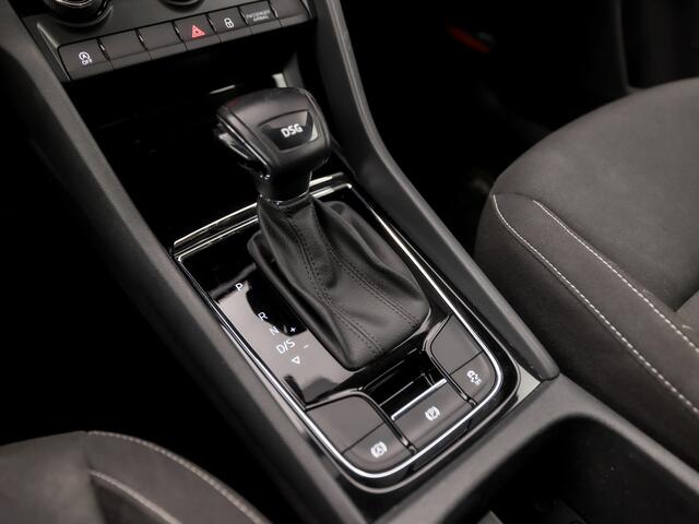 Skoda Karoq 1.5 TSI ACT Sport 150Pk Automaat (APPLE CARPLAY, GROOT NAVI, CLIMATE, KEYLESS, SPORTSTOELEN, CRUISE, PARKEERSENSOREN, NIEUWE APK, NIEUWSTAAT)