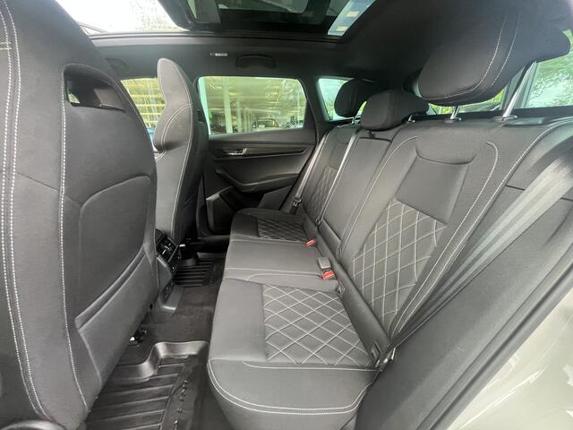 Skoda Karoq 1.5 TSI ACT Sportline Business / Panorama dak / Carplay / Stoelverwarming voor en achter / 19'' LMV
