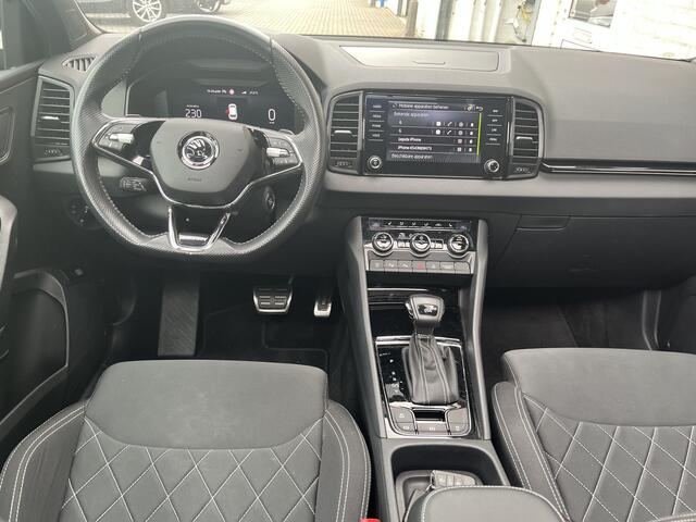 Skoda Karoq 1.5 TSI ACT Sportline / AUTOMAAT/ PANO/ TREKHAAK/ ACC/ PARK.SENSOR.V+A/ CAMERA/ STOELVERWARM./ ELEK.ACHTERKLEP/ SMARTLINK/ DODEHOEK/ KEYLESS/ RIJ-MODI/ DIGITAL DASH/ NAVI/ DAB/ CLIMA/ LED/ 19'' LMV