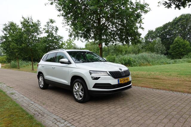 Skoda Karoq 1.5 TSI ACT Business Edition Plus | LED | ACC | Camera | Trekhaak | CarPlay | Stoelverwarming |