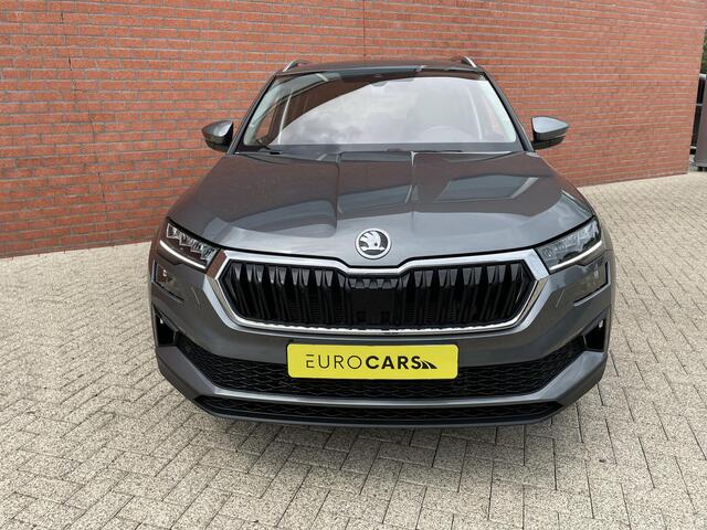 Skoda Karoq 1.5 TSI 150pk DSG Style Navigatie Apple Carplay/Android Auto Parkeersensoren Camera Adaptive Cruise Control Elektrische achterklep Wegklapbare trekhaak Stoel- en stuurverwarming Ledverlichting Virtual Cockpit Climate Control