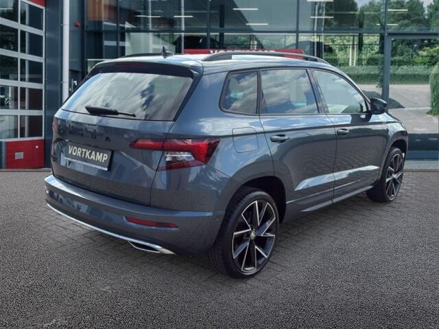 Skoda Karoq 1.5 TSI DSG SPORTLINE TREKHAAK/CAMERA/ELEK-KLEP/ACC/DIG-DASH/STOELVERW