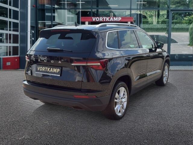 Skoda Karoq 1.5 TSI DSG STYLE TREKHAAK/PANO-DAK/CAMERA/ELEK-KLEP/CRUISE/STOELVERW