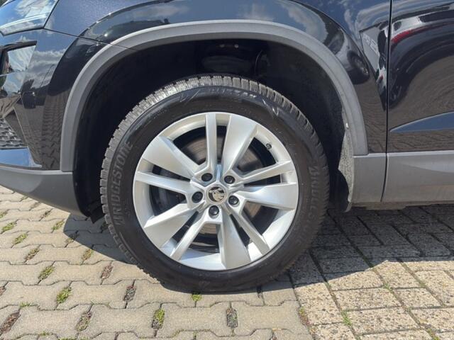 Skoda Karoq 1.5 TSI DSG STYLE TREKHAAK/PANO-DAK/CAMERA/ELEK-KLEP/CRUISE/STOELVERW