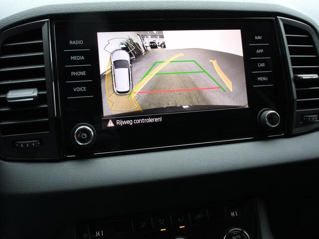 Skoda Karoq 1.5 TSI 150pk DSG ACT Selection DEMO ! Navigatie Apple Carplay/Android Auto Camera Parkeer sensoren Adaptieve Cruise Control Lichtmetalen Velgen Digitale Cockpit